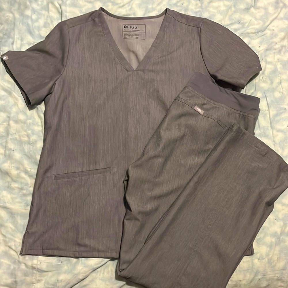 *Like new* Figs Scrub Set - Medium